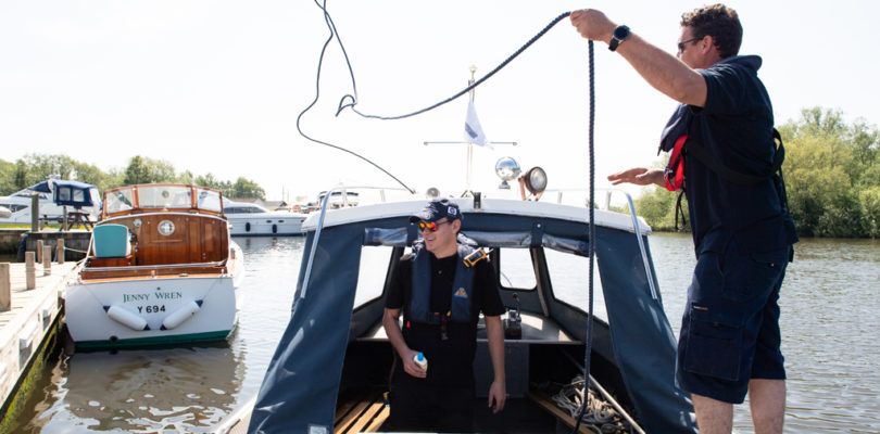 river speed limits - hire boat users casting off